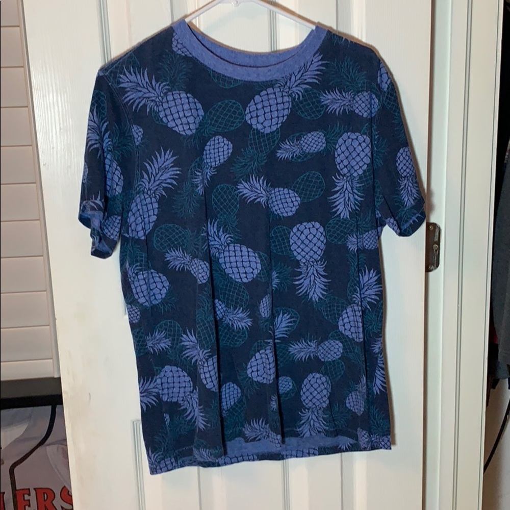 Arizona blue pineapple t shirt size L barely worn